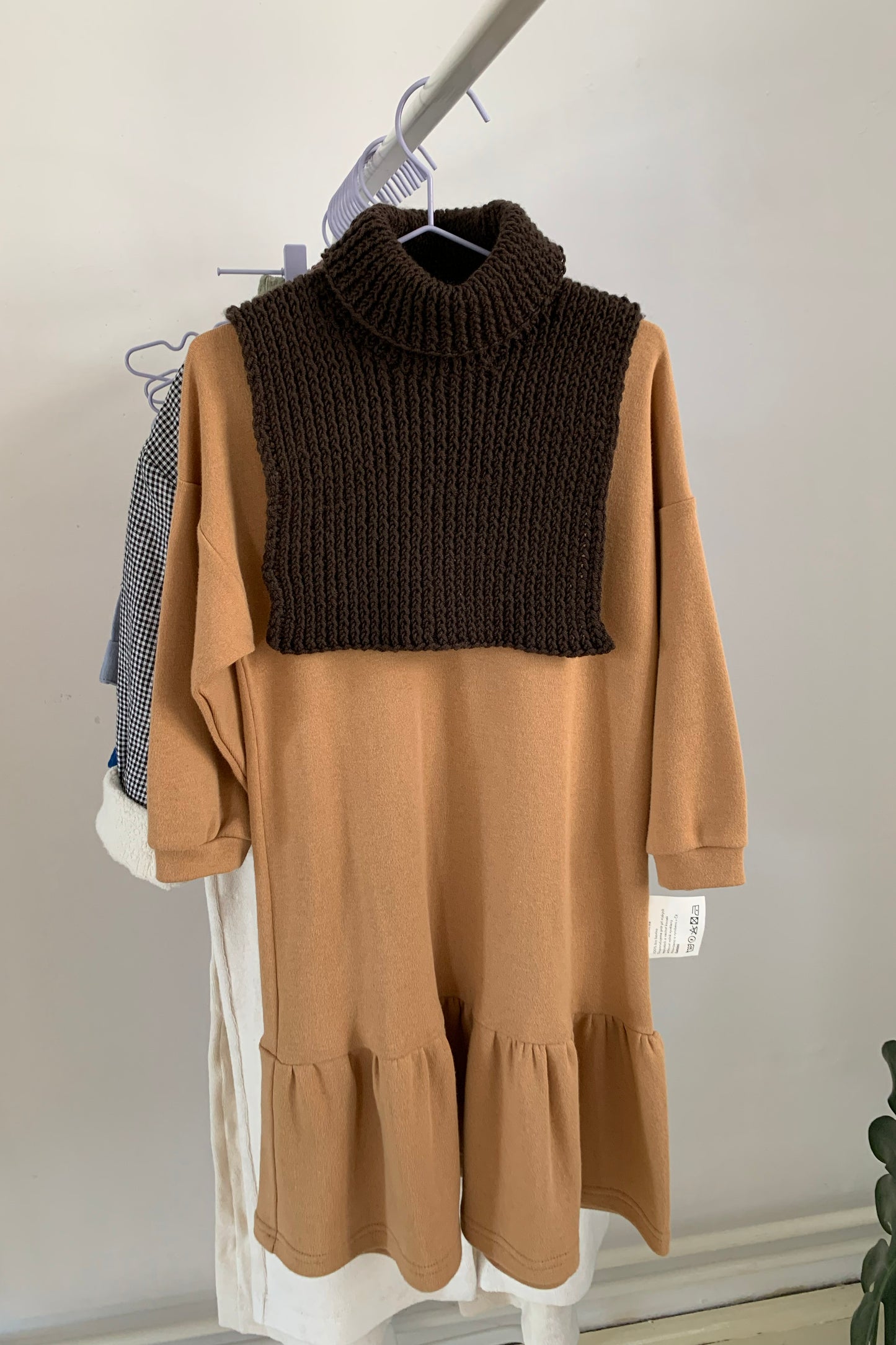 merino nákrčník dark brown / 5+ let